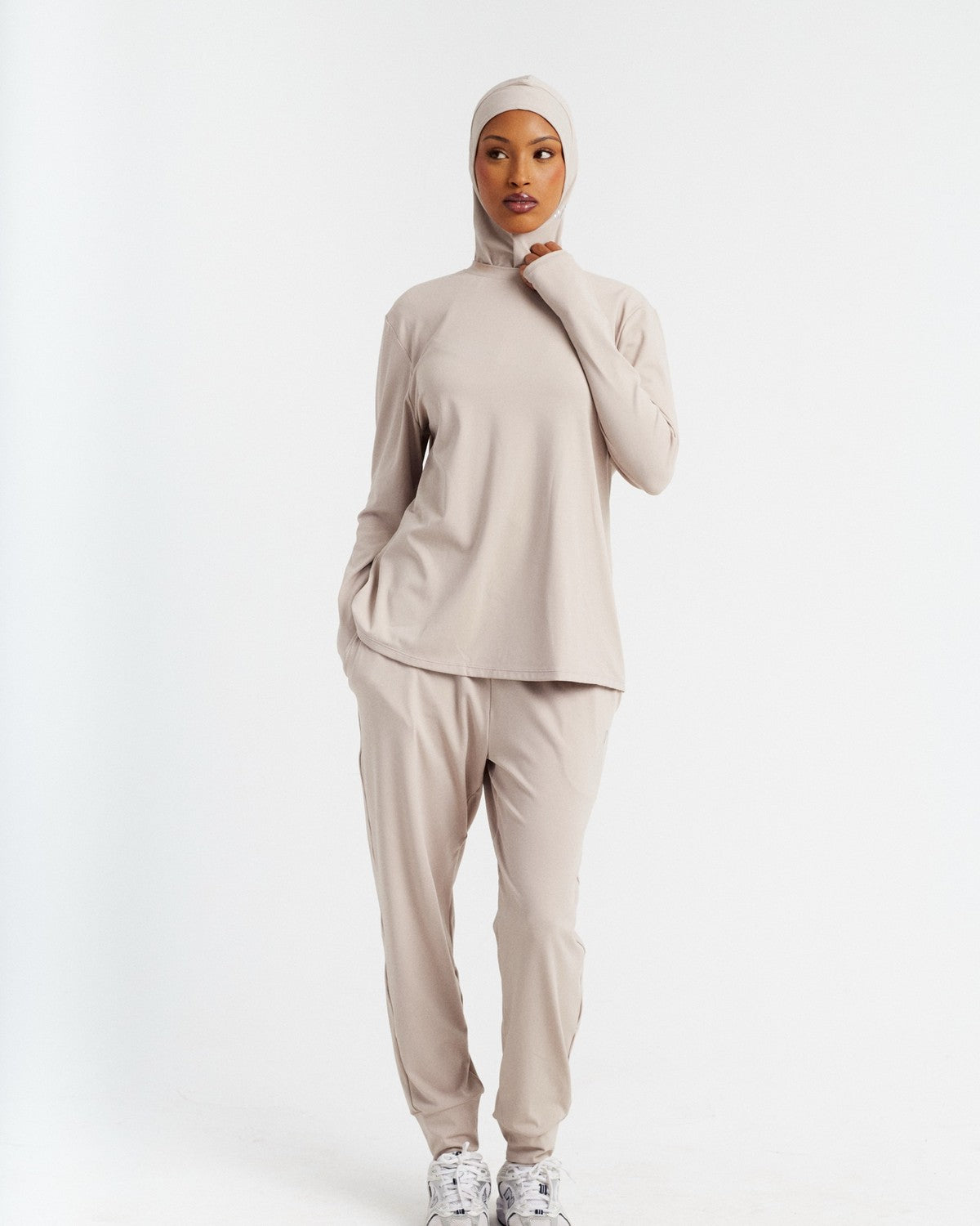 AIA Stride Joggers — Beige